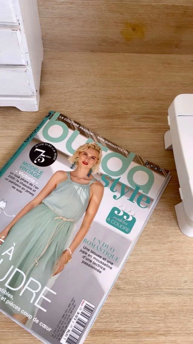 En panne d’inspiration couture pour cet été ? Cela devrait changer avec le dernier magazine @burdastylefr 😍
.
Dedans ; des patrons originaux, des coupes élégantes ; bref le bonheur pour toute passionnée de couture 😍
.
Ici, je te présente mes coups de cœur et très certainement mes projets en cette fin juillet 
.
Et toi il y en a un qui te tente aussi ?
.
Pssst : RDV chez ton marchand de journaux ou sur Burdastyle.fr pour te le procurer 😉
________________
#cousumain #burdastyle #sewinglove #couture #isewmyownclothes #burda 

Collaboration commerciale