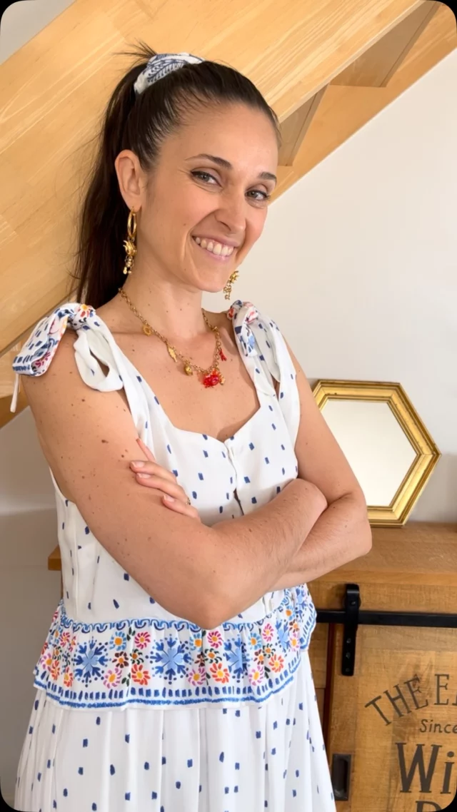 DIY Spécial Vacances ✂️ 
.
Vous le savez chaque année j’adore découvrir d’autres univers créatifs. L’année dernière, j’étais sur les bracelets brésiliens et les Scoubidous, cette année, on est sur de la création de bijoux avec @perlesandco 
.
Mon choix s’est porté sur un collier à breloques sur le thème de la mer (grosse tendance cet été) mais également sur de jolis bijoux d’oreilles créoles 
.
1h de ton temps et HOP te voilà avec des bijoux uniques et personnalisés 😍 Et si comme moi tu craques sur ce genre de bijoux, on t’a préparé des paniers tout faits avec Perles and Co alors commente « DIY Bijoux » si tu veux que je t’envoie les liens 
.
Et en attendant, je suis curieuse : quelle est ta pratique créative favorite pendant l’été ? 
_______________________
#diybijoux #diybijouxsimples #jewel #perlesandco #bijouxcolorés #bijouxfaitsmain #handmade 

Collaboration commerciale